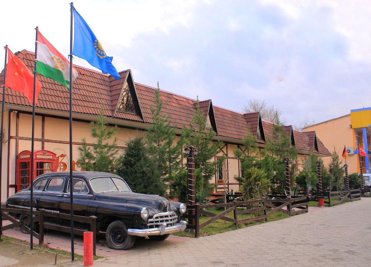Великолепное здание отеля Grand Royal